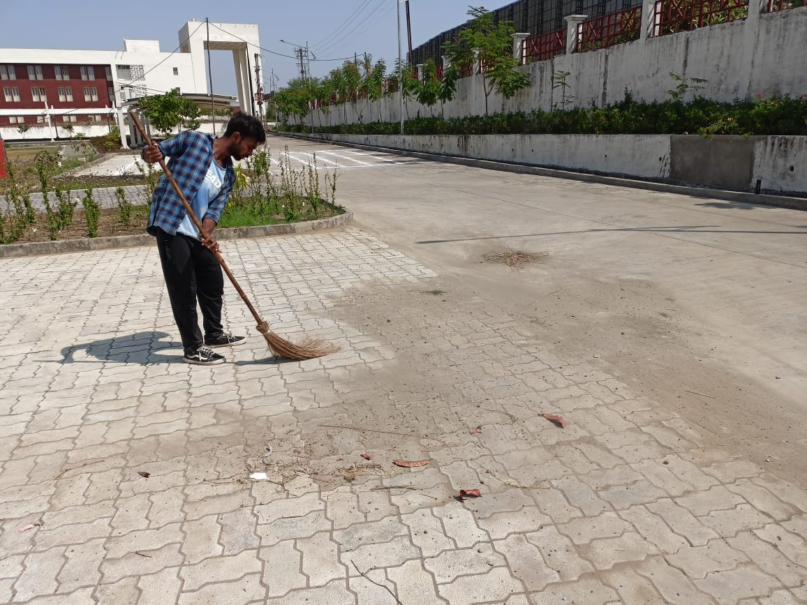 asheeshpatell's tweet photo. ग्राम बिशनखेड़ी में आयोजित माखनलाल चतुर्वेदी राष्ट्रीय पत्रकारिता एवं संचार विश्वविद्यालय की राष्ट्रीय सेवा योजना इकाई के सात दिवसीय विशेष शिविर का तीसरा दिन ।
@nss_mcu @mcu_bhopal @kg_suresh @gajendraawasya @praveenprati
#nss
#nsscamp
#nssunitcampday3 https://t.co/ceduKN0Eu7