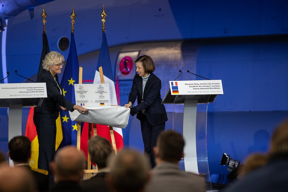 EATC_'s tweet image. On #9March Commander #EATC attended in #Evreux the inauguration ceremony of the French-German Binational Air Transport Squadron (#BATS) #C130J 🇫🇷🇩🇪✈️,under the auspices of the French and German Minister of Defence.

Read more about the #BATS unit here ➡️➡️bit.ly/3sZRLbY