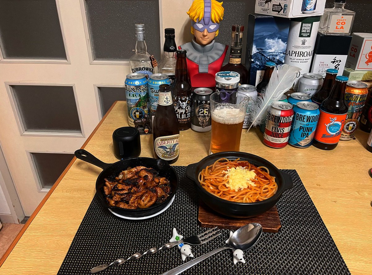 KsVacation's tweet photo. ようやく晩ごはん #じーにょメシ #鍋焼きパスタ #ピリ辛ホルモン #libertyale #blackradio3 #nowplaying https://t.co/wz2nCddRPL