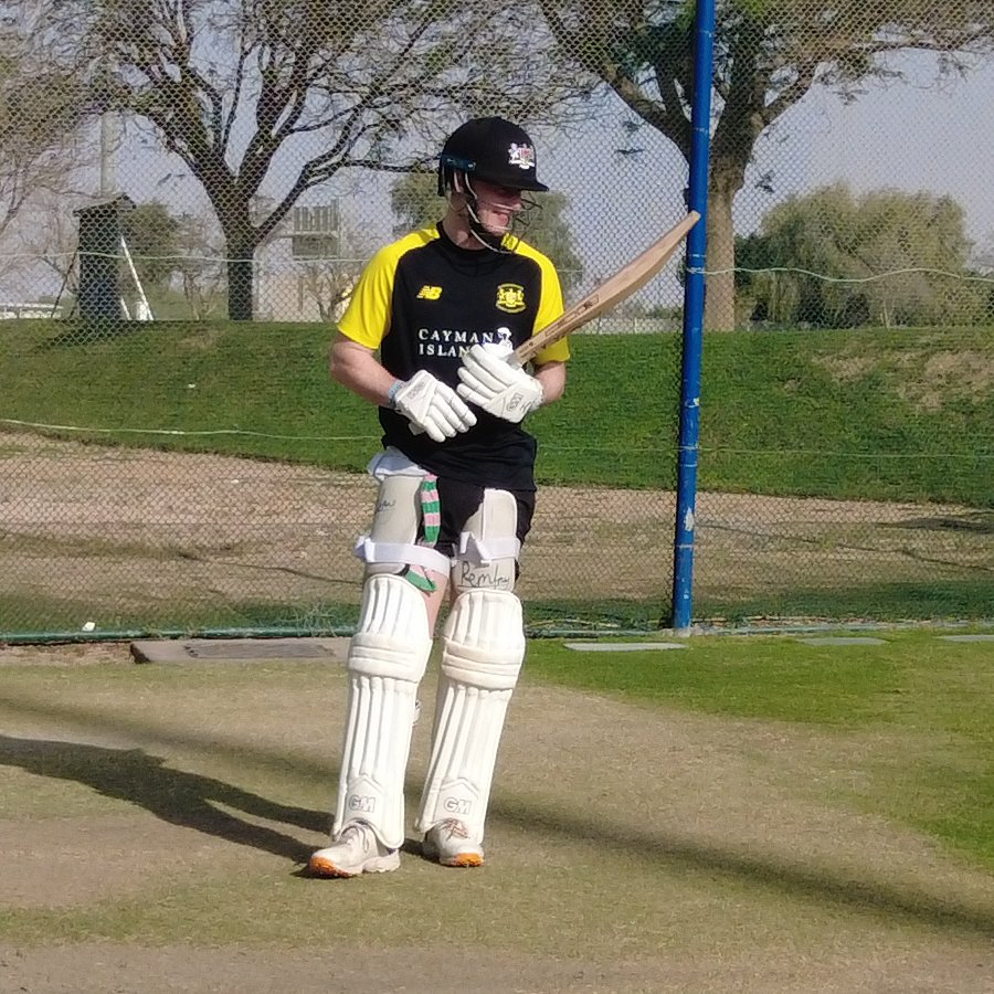 Find someone that looks at you the way <a href="/HALHEAD_/">miles</a>  looks at his bat 😍

#GoGlos 💛🖤