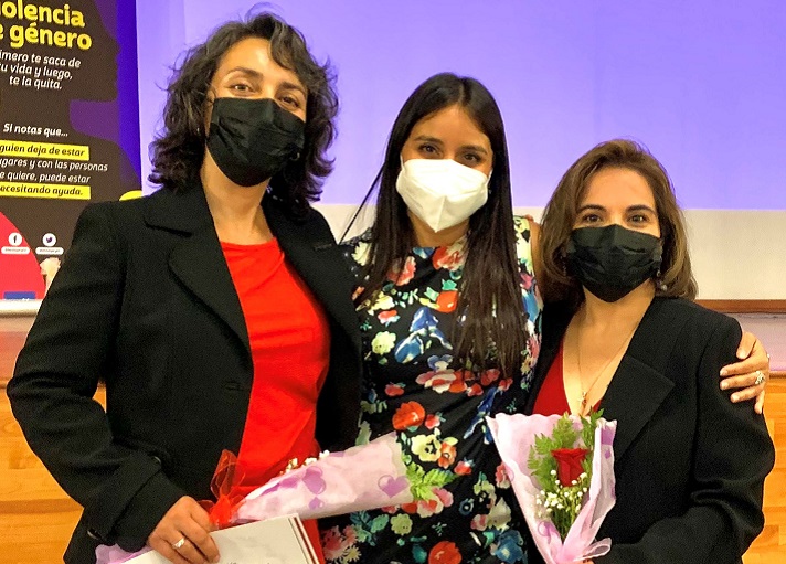 Poder_Liderazgo's tweet photo. “Mujeres Referentes 2022” entrega distinción a directiva de la CChC Calama https://t.co/kOfzoy0Hr4 https://t.co/8yOepkqEcc @CChCCalama @MMEGAntofagasta @KSeremi https://t.co/hnKfb9jMWt