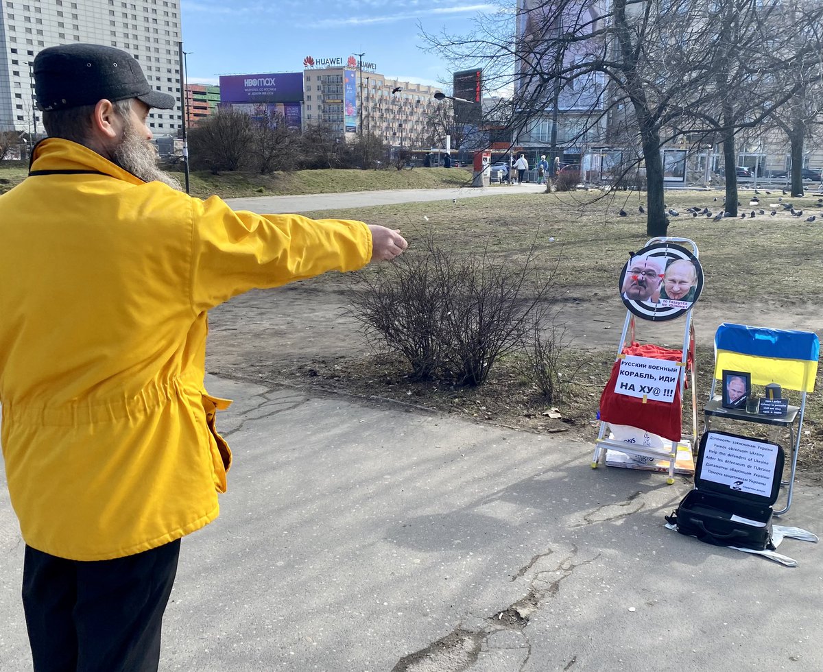 VGleitsmann's tweet image. Meinungsäußerung im Zentrum von Warschau. #polen #zib #ukraine