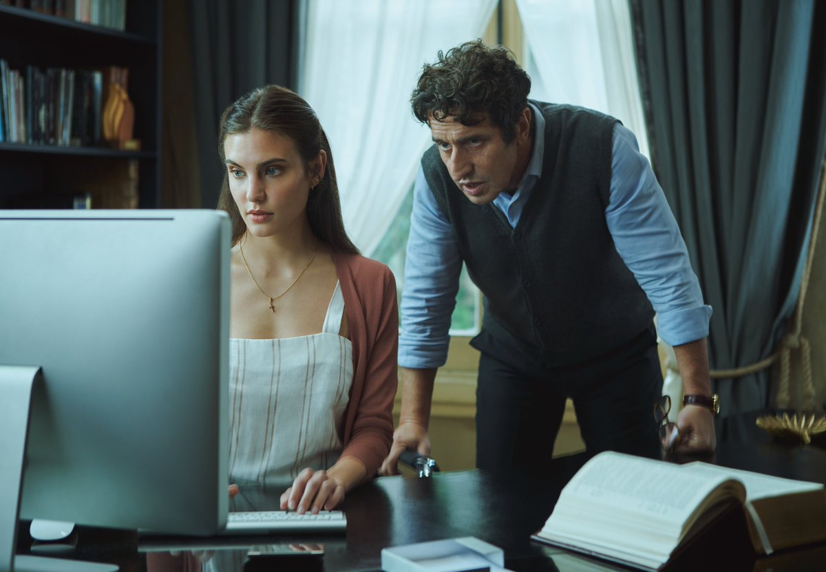 CheNetflix's tweet photo. Atención que hay fecha: el 15 de junio llega LA IRA DE DIOS, del director Sebastián Schindel (Crímenes de familia) con Juan Minujín, Macarena Achaga y Diego Peretti, basada en el libro La muerte lenta de Lucía B. de Guillermo Martínez. https://t.co/C2fQOb5GPt