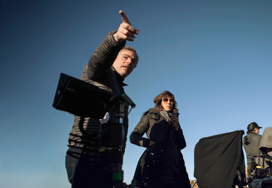 CheNetflix's tweet photo. Atención que hay fecha: el 15 de junio llega LA IRA DE DIOS, del director Sebastián Schindel (Crímenes de familia) con Juan Minujín, Macarena Achaga y Diego Peretti, basada en el libro La muerte lenta de Lucía B. de Guillermo Martínez. https://t.co/C2fQOb5GPt