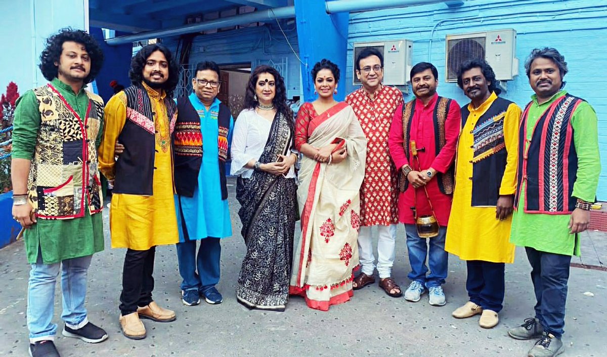 doharfolk's tweet photo. আজ পাশ্চিমবঙ্গ সরকার আয়োজিত টেলি একাডেমি অ্যাওয়ার্ডের মঞ্চে বাংলার লোকসংগীতের পসরা নিয়ে হাজির ছিলাম আমরা। সঙ্গে ছ���লেন অরিন্��ম গাঙ্গুলি, স্বাগতা মুখার্জি ও ইমন চক্রবর্তী। পশ্চিমবঙ্গ সরকার ও মাননীয়া মুখ্যমন্ত্রী শ্রীমতী মমতা বন্দোপাধ্যায় #MamataBanerjee কে বিশেষ কৃতজ্ঞতা। https://t.co/tsbcay5CDS