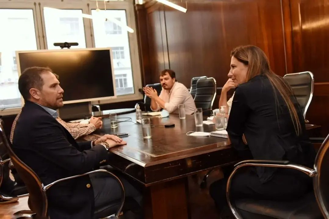 DecanoRosso's tweet photo. Con @martinrgill y @ngcena, participamos de una reunión junto a la Sub Secretaria de Economía del Conocimiento @ApolitoMaria y al equipo del Ministerio @produccion_arg. https://t.co/adn9NaQRGJ
