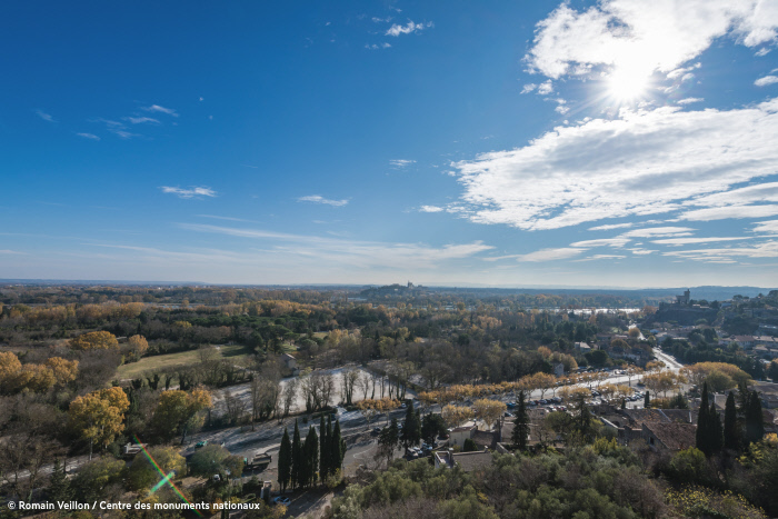 LesMonumentsNat's tweet photo. Un rôle stratégique 🏰 
Ancienne forteresse permettant aux rois de France d’afficher leur puissance face au Pape et aux royaumes ennemis, le #FortSaintAndre offre aujourd’hui un panorama exceptionnel. 🔍 https://t.co/5Q2VIiIx8q https://t.co/04JDMjj4oD
