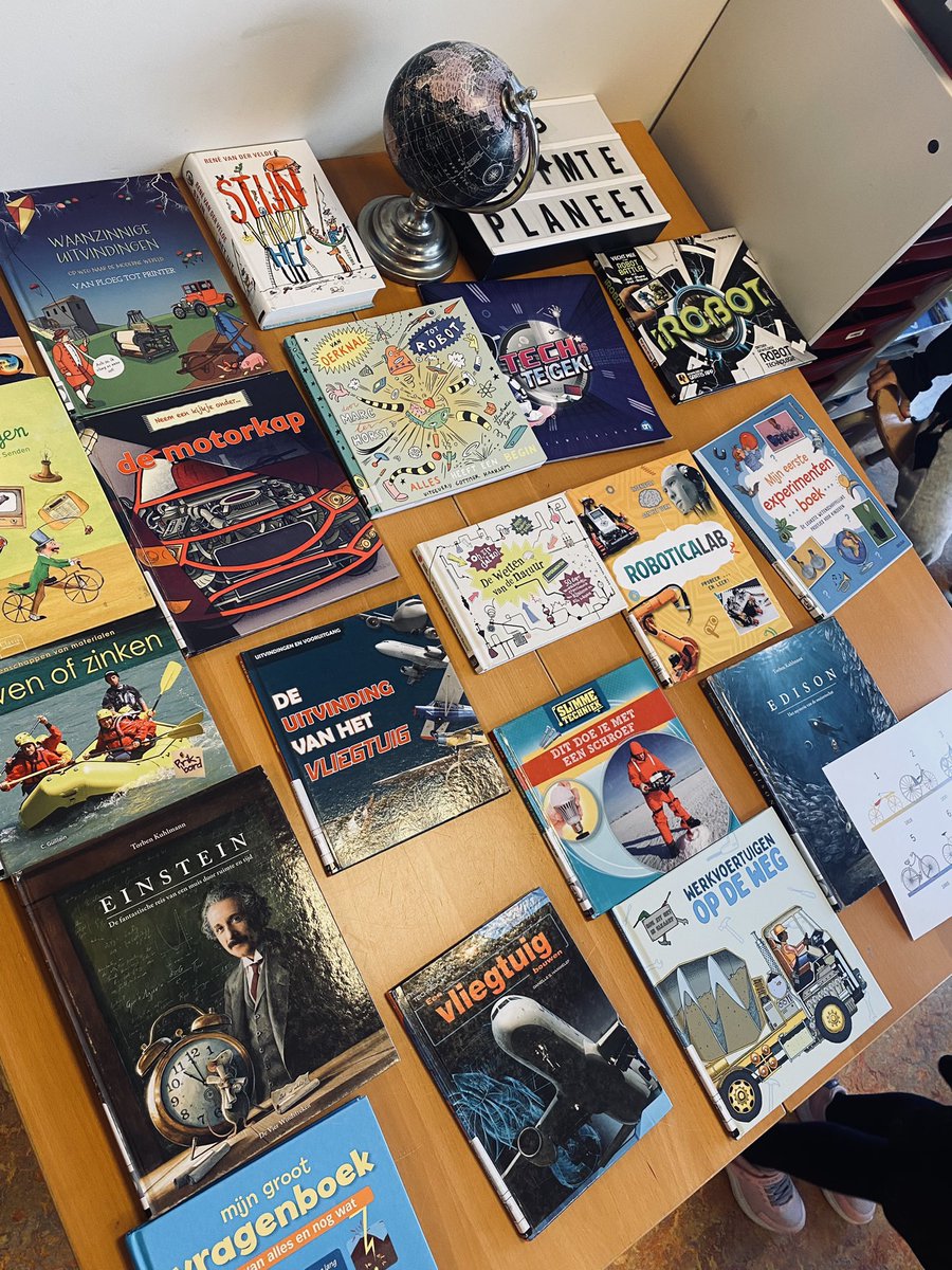 In #groep3 van de <a href="/JohannesSKOP/">Johannesschool</a> liggen veel boeken waar leerlingen uit kunnen lezen en in kunnen kijken en beleven! 

#leesplezier