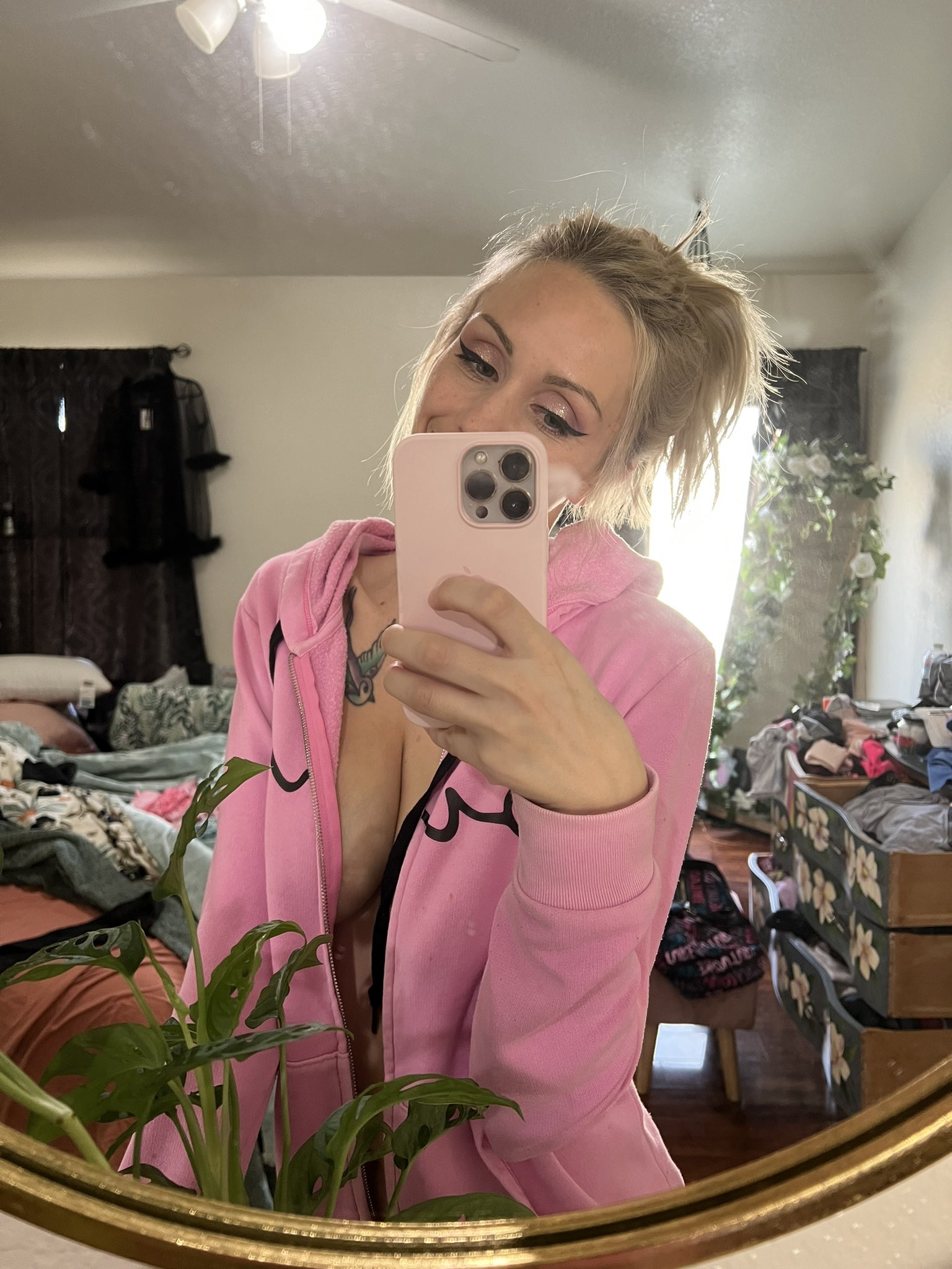 Rylie 💕 on Twitter: "Just a little side boob action from your favorite