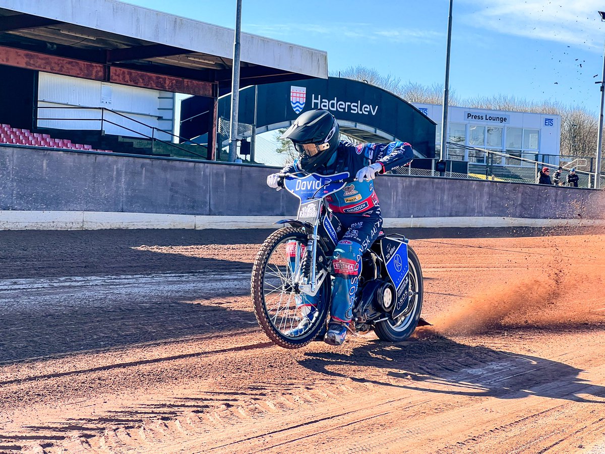 Some more pictures from training session yesterday 😍