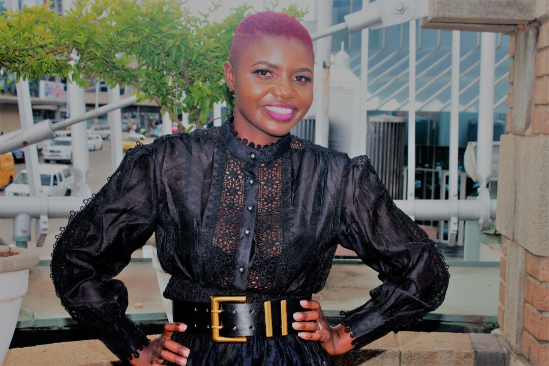siesibs's tweet photo. Over the moon ? Yeah I am. Your girl has a new hustle,hosting a TV show called Hustle on @3KtvZim aired every Wednesday between 1530-1600hrs talking to Zim entrepreneurs. @Savannah_Zone @fortunechasi @DivasIncOnline
@talia_wn
#breakthebias2022 https://t.co/FBVTs2VVUP