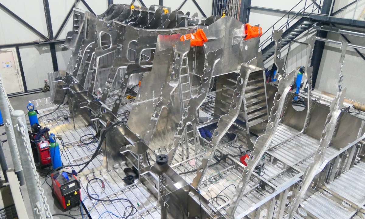 De tank is onlangs gemonteerd op de NG Endurance 'COS Mate', wat een precisieklusje was. Het past precies! In augustus wordt het schip overgedragen aan Coastwise.