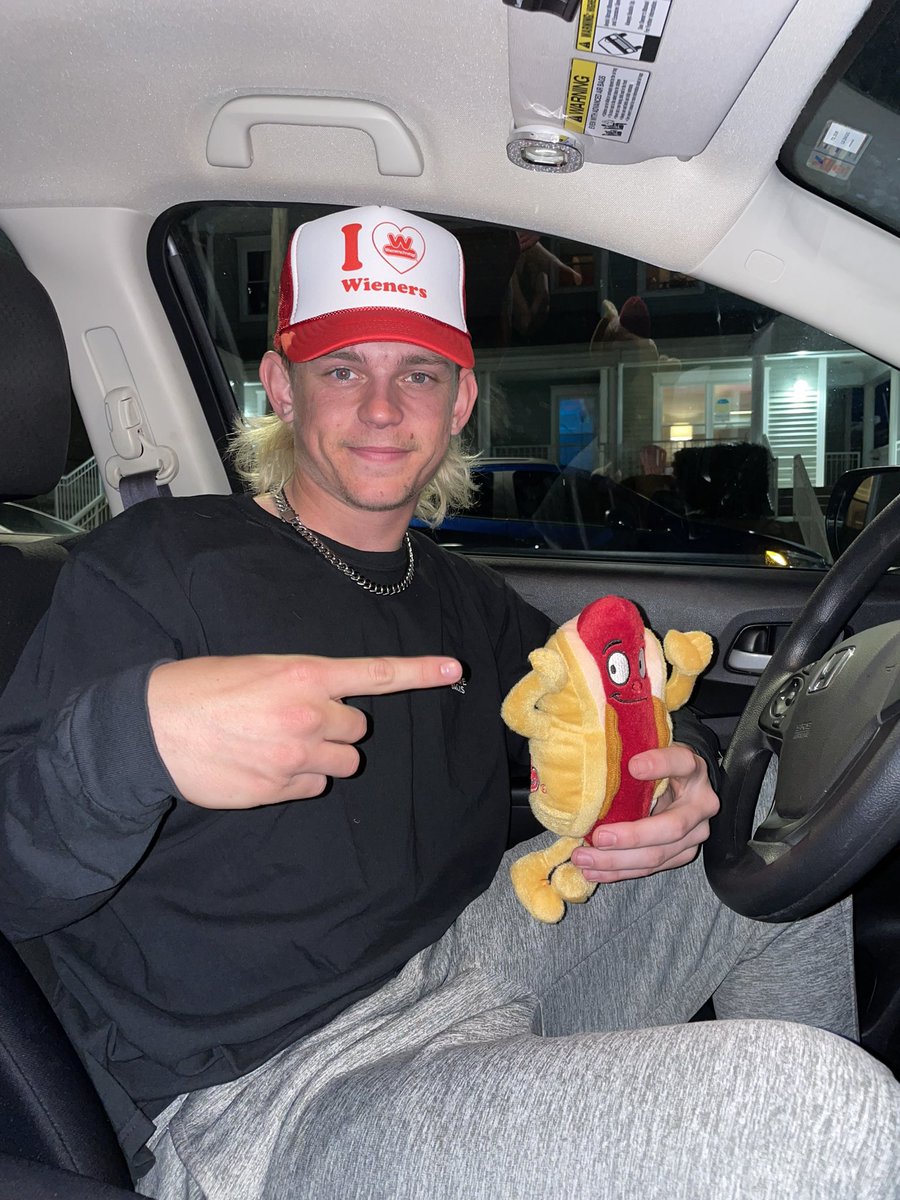 My favorite toppings on a hot dog are chili and cheese with onion. Like for ketchup, comment for mustard <a href="/getlockerroom/">LockerRoom</a> <a href="/wienerschnitzel/">Wienerschnitzel</a> #HowYouHotDog #wienerschnitzel