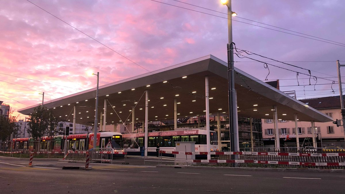 lea_lighting's tweet photo. GENÈVE – Station de tramway – Nouvelle ligne 17

Maitre d’Ouvrage: République de Genève
Maitre d’Œuvre: ADR | ZS | TRAFITEC | B+C | MBC, INGÉO
Réalisation: LEA - J. Frey
Partenaires/Fabricants: XAL | @burriworld
Installateur: SIG
Crédits photos : ©Yves André | ©Richard Fulop https://t.co/BVFQHmmXr4