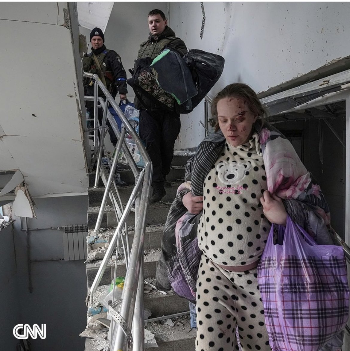 secupp's tweet photo. Russia bombs a maternity and childrens hospital in Mariopal. These photos are stomach churning. (Warning.) 📸 Evgeniy Maloletka/AP https://t.co/n8wjFo11p8