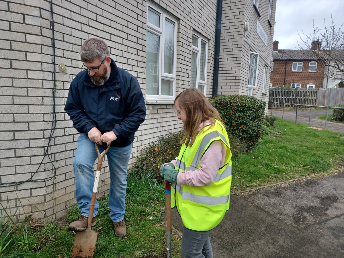 Students from Alton college are helping us to plant new hedging at our Orchard House independent living scheme. As part of a Wildflower garden project. Great work everyone <a href="/abrigroup/">Abri</a> <a href="/Olivia_Carr2/">Olivia Carr</a> <a href="/altoncollege/">HSDC Alton</a>