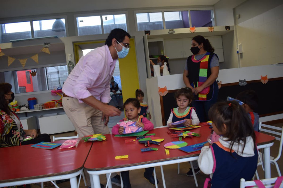solisg79's tweet photo. Entregamos kits sanitarios para los alumnos del CPI hermana Natividad. Los mismos fueron confeccionados en la Dirección de Género y Diversidad de nuestro municipio https://t.co/UdX6sdVQbI
