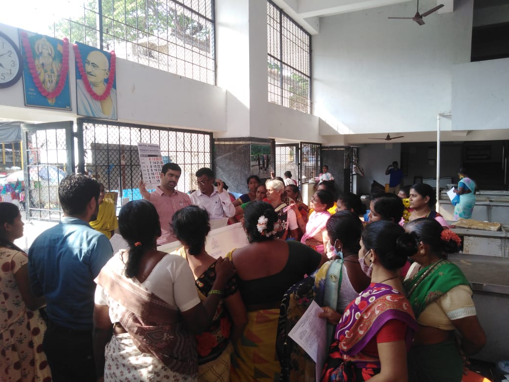 ksuwssb's tweet photo. ಉತ್ತರ ಕನ್ನಡ: ಇಂದು ಜಿಲ್ಲೆಯಲ್ಲಿ ಪಿಂಚಣಿ ಸಪ್ತಾಹ ಅಂಗವಾಗಿ PMSYM ಯೋಜನೆ ಕುರಿತು ಕಾರ್ಮಿಕರಲ್ಲಿ ಅರಿವು ಮೂಡಿಸಲಾಯಿತು.
"ಅಸಂಘಟಿತ ಕಾರ್ಮಿಕರಿಗೆ ಪಿಂಚಣಿ ಯೋಜನೆ"
ಹೆಚ್ಚಿನ ಮಾಹಿತಿಗಾಗಿ ಸಂಪರ್ಕಿಸಿ ಕಾರ್ಮಿಕ ಸಹಾಯವಾಣಿ 155214 ಅಥವಾ https://t.co/6PyvdZ2ddt
#PMSYM #Pensionweek #Unorganized https://t.co/aEjJzJ7C3w