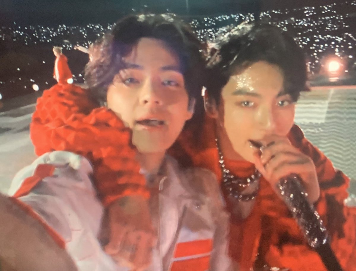 ttkoov_'s tweet photo. Hilo de los momentos taekook en #PTD_ON_STAGE_SEOUL Día 1 https://t.co/ZpkIlEhSPg
