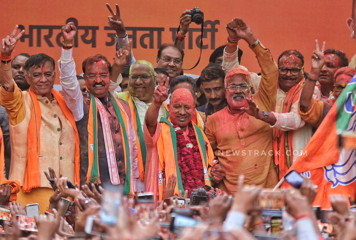 tripsashu's tweet photo. प्रचंड जीत के बाद मुख्यमंत्री योगी आदित्यनाथ पहुँचे भाजपा कार्यालय… 

योगी आदित्यनाथ को इतने पास देखकर बच्ची हुई भाव-विभोर। 

@myogiadityanath 

#AssemblyElectionResult2022 #BJP4UP https://t.co/mW2QVR5ITO