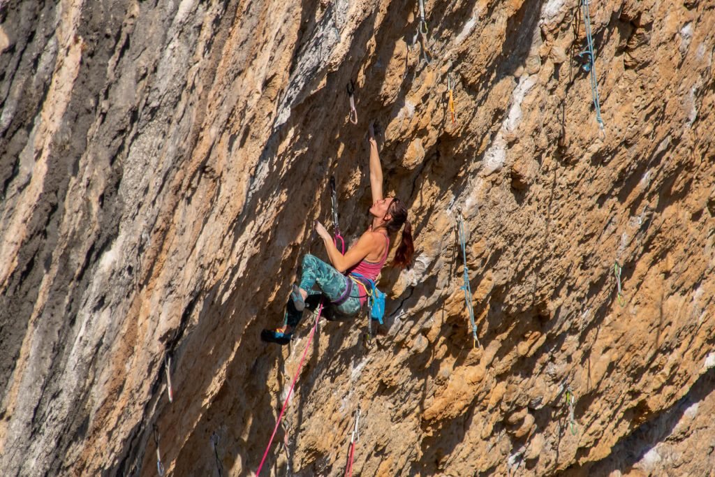 The mind really is the most important part of climbing and how we can teach ourselves to deal with fear."  Emma Twyford (emmatwyford.co.uk), climber

Read here: ➡️ bit.ly/2SKsDTF ⬅️

#Climbing #womeninsports #climbinglife #outdoor #climbergirl