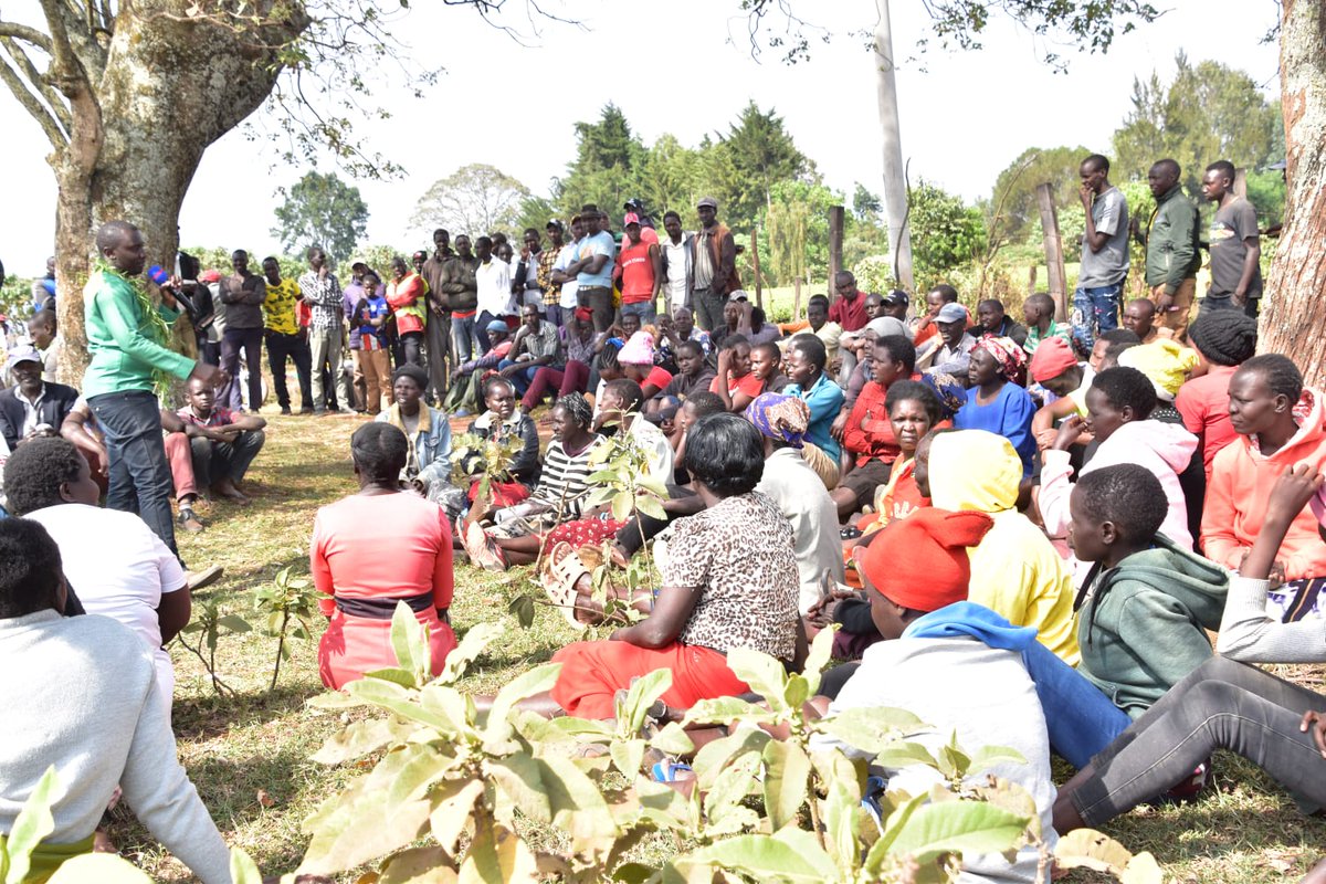 TruthPatrol254's tweet photo. Hon Speaker Joshua Kiptoo @kiptoojoshua8 acknowledges greetings from residents of songoliet trading centre. Engaged on matters development and support for his gubernatorial bid. Emgwen subcounty

#FixNandi
#NandiKwanza
Naet ak Imanda https://t.co/X1yCjOaTiT