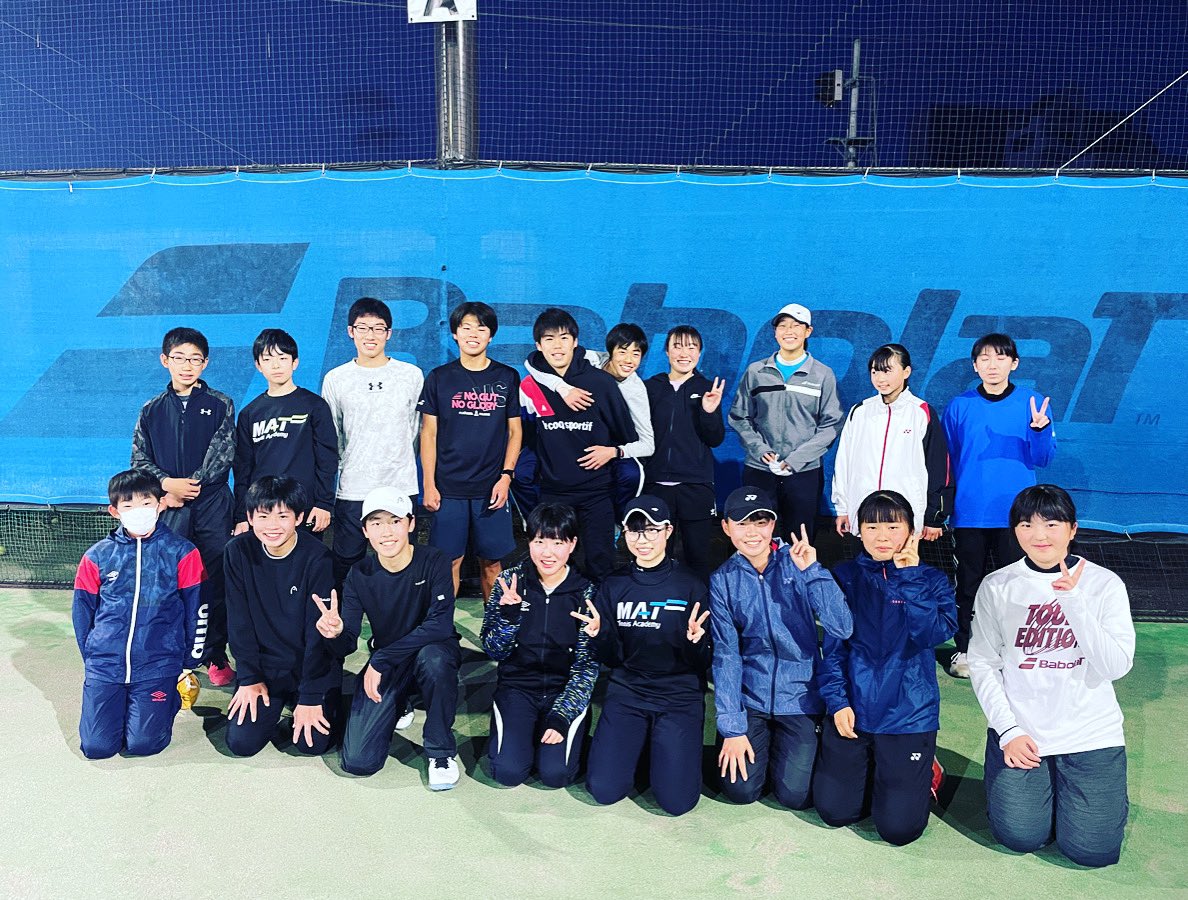 MAT_T_A's tweet photo. ゆーが卒業してから挨拶&練習に来てくれました🎾ゆーも大学でもテニスを続けるので引き続き応援宜しくお願い致します📣✨いたメンバーで📸✨
#MATGROUP
#MATTENNISACADEMY
#MAT高崎テニスクラブ
#MAT高崎インドアスクール
#MAT前橋テニスアカデミー https://t.co/Z44W6M18ZL