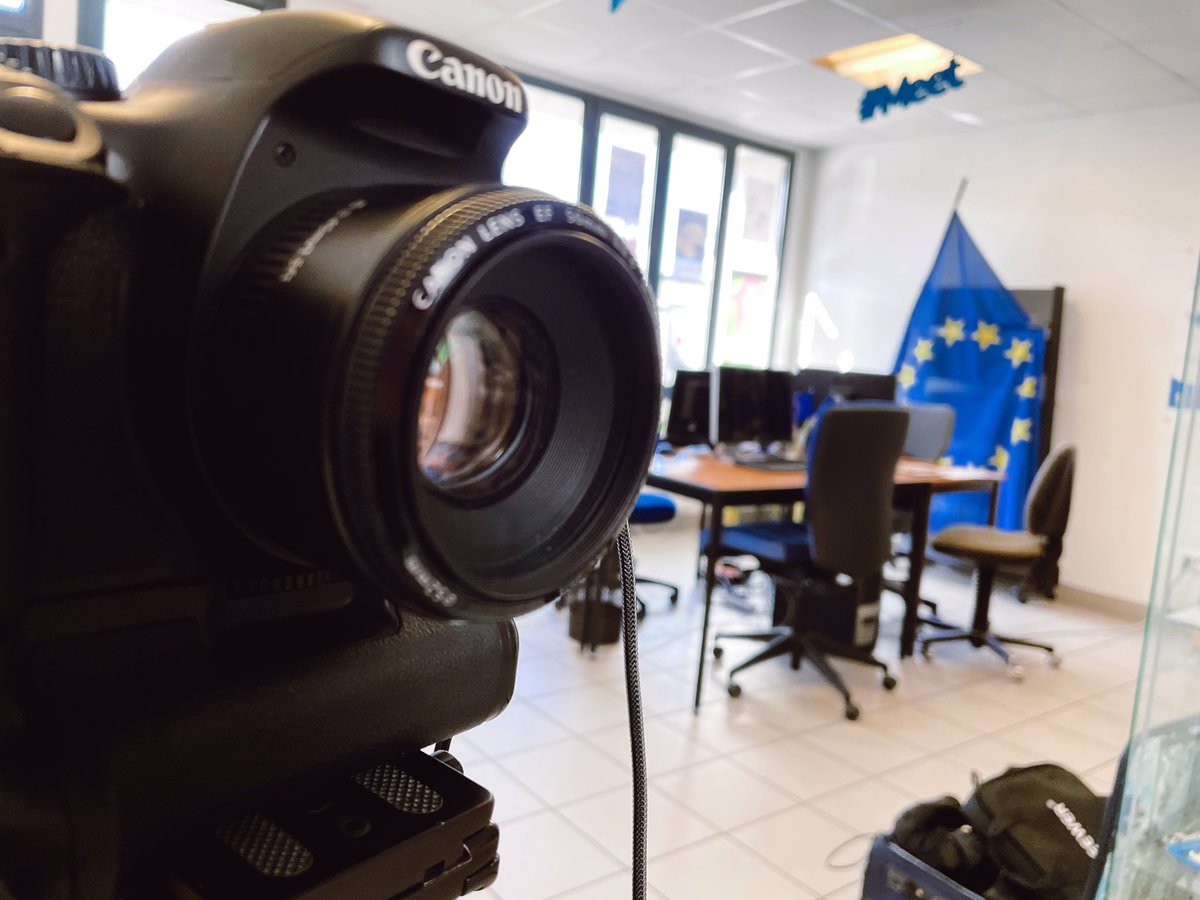 CelineMoyer's tweet photo. Une très belle journée de tournage à @Maisoneuropetou à #tours pour informer sur les programmes européens à destination de la jeunesse 🇪🇺 https://t.co/3PR65kucAw