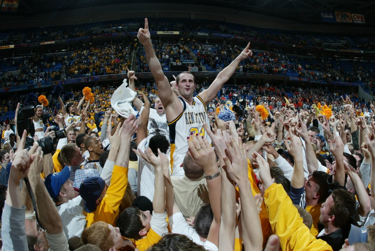 From Gary Waters to Stan Heath to Rob Senderoff

A closer look at <a href="/KentStMBB/">Kent State Men's Basketball</a>'s Family culture that was instilled more than 25 years ago &amp; remains to this day.

📰 bit.ly/363azhw

#GoFlashes⚡️