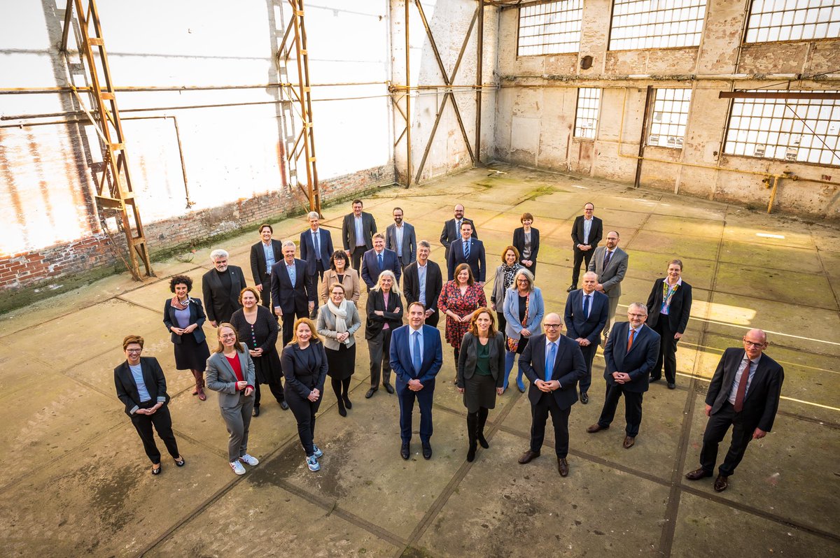 Heute sind in der Kulturwerft Gollan in Lübeck die Ministerinnen  und Minister, sowie Staatssekretärinnen und Staatssekretäre aller Länder zur 377. Kultusministerkonferenz zusammengekommen. #KMK 

➡️ schleswig-holstein.de/kmk

📸 Olaf Malzahn