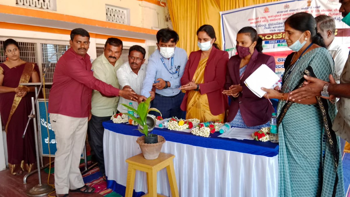 ksuwssb's tweet photo. ಮೈಸೂರು: ಇಂದು ಜಿಲ್ಲೆಯಲ್ಲಿ ಪಿಂಚಣಿ ಸಪ್ತಾಹ ಅಂಗವಾಗಿ PMSYM ಯೋಜನೆ ಕುರಿತು ಕಾರ್ಮಿಕರಲ್ಲಿ ಅರಿವು ಮೂಡಿಸಲಾಯಿತು.
"ಅಸಂಘಟಿತ ಕಾರ್ಮಿಕರಿಗೆ ಪಿಂಚಣಿ ಯೋಜನೆ"
ಹೆಚ್ಚಿನ ಮಾಹಿತಿಗಾಗಿ ಸಂಪರ್ಕಿಸಿ ಕಾರ್ಮಿಕ ಸಹಾಯವಾಣಿ 155214 ಅಥವಾ https://t.co/6PyvdZ2ddt
#PMSYM #Pensionweek #Unorganized https://t.co/Hnz2J1jX84