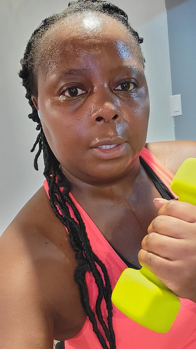JessicaTendayi's tweet photo. "So refuse to worry and keep your body healthy. " Ecclesiastes 11:10a
#morningworkout #EveryDayIsWomensDay #sweatisfatcrying https://t.co/D92DvDWZWr