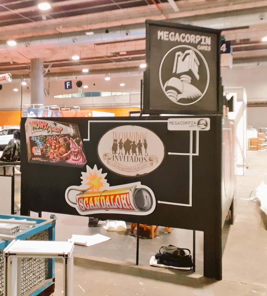 PaznmP's tweet photo. Montandola en el #Ifema para la
@FeriaInterOcio
Fin de semana de jueguitos...
#ScandalOh #Monstargh #IncomodosInvitados #boardgame #JuegodeMesa https://t.co/MFH3UswCt5