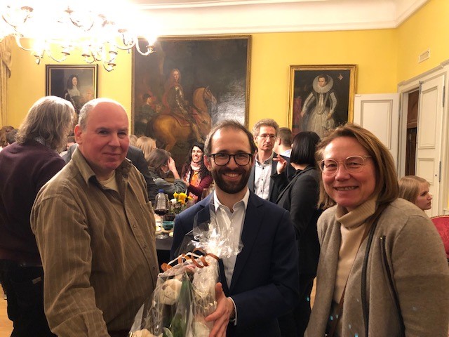 ALSBelgium's tweet photo. Proficiat Maxim De Schaepdryver van
@KU_Leuven
Lab. Moleculair Neurobiomarker Onderzoek voor het behalen van je doctoraat over Neurofilamenten als biomarkers in de vroege ziektestadia van ALS, met steun van ons onderzoeksfonds A Cure for ALS.
#ALS #acureforALS https://t.co/7JQ5MlN0H6