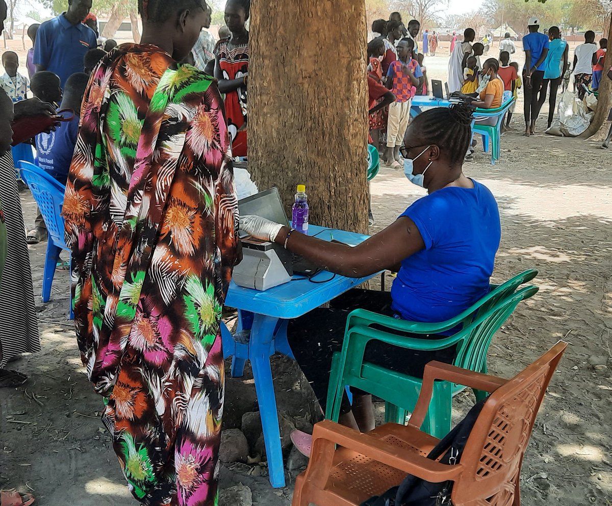 JalalWFP's tweet photo. It’s 44°C in #Kuajok today but the SCOPE registration continue at full speed.

The team’s hard work will enable migrating over 28,000 people in #Warrap to CBT.

Bravo to SCOPE team for their commitment and determination. 
#SSOT https://t.co/jDs0xO1EKM