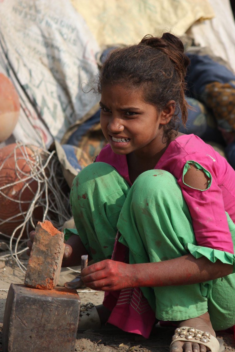 Poor worker. Working poor. Working poor woman. Либерия население. Working poor.