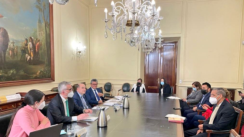 cepcgob's tweet photo. Empieza el debate en la mesa 8 https://t.co/35hEIgzBVo