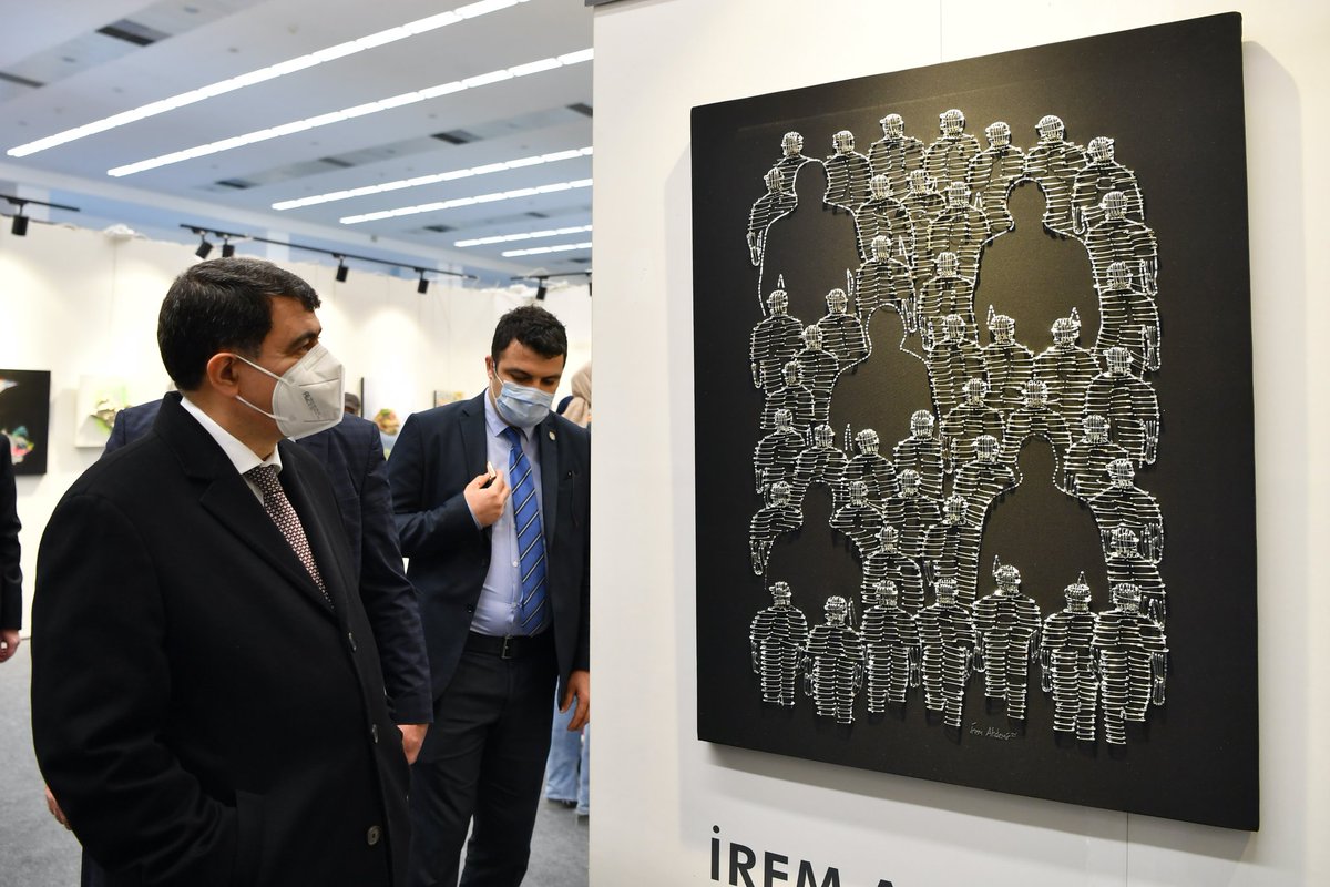 AnkaraValiligi's tweet photo. Vali Vasip Şahin ve eşi Şeyma Şahin, ATO Congresium’da ArtAnkara 8. Uluslararası Çağdaş Sanat Fuarı’nı ziyaret etti. https://t.co/ncXUz5nbvA