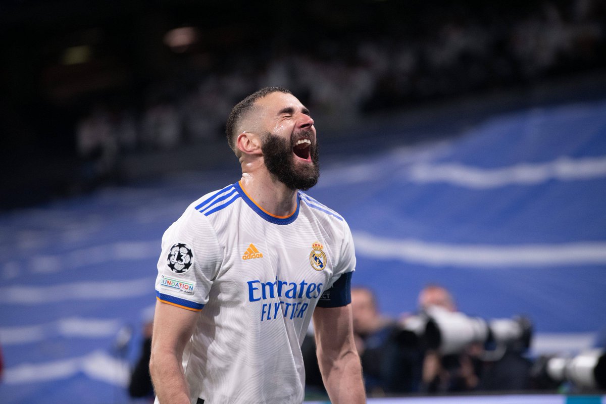 Living_RM's tweet photo. Benzema dicta sentencia.

Ayer el Madrid y el madridismo volvieron a demostrar aquello que dijo Juan Gómez "Juanito" 90 minuti en el Bernabéu son molto longo... 

✍ @tagarnina96

https://t.co/kOShdnuRgr

#HalaMadrid #RealMadridPSG #ChampionsLeague https://t.co/C2VbbPnIHR