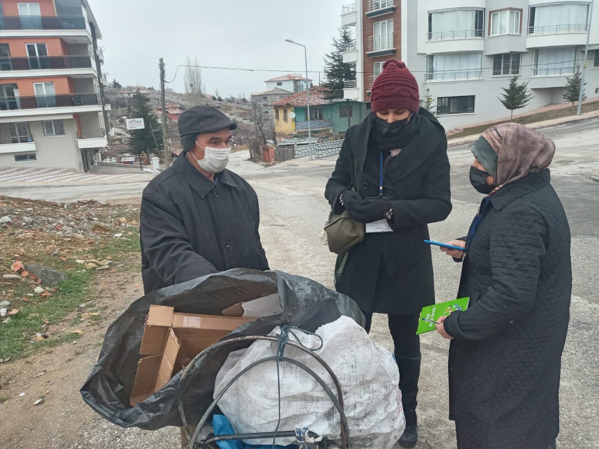 besikkayama's tweet photo. @besikkayama olarak ziyaretlerimize devam ediyoruz 
Bugün mü programlarımızda ev ziyaretleri üye çalışmaları esnaflarımız ziyaret ederek devam ediyoruz 
@RTErdogan 
@hakanhanozcan 
@Fatih__Bildik 
@akaltindag https://t.co/XKMoVCSvYf