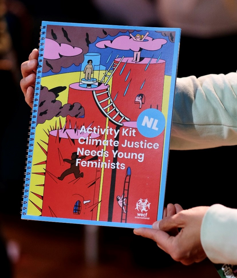 Op Internationale Vrouwendag lanceerden we onze gloednieuwe Activity Kit voor jongeren 🙌

Deze activity kit bevat o.a. activiteiten voor zelfreflectie en het ontwikkelen van strategieën voor de Commissie voor de Status van de Vrouw (CSW).

Lezen? 📘wecf.org/nl/156917-2/