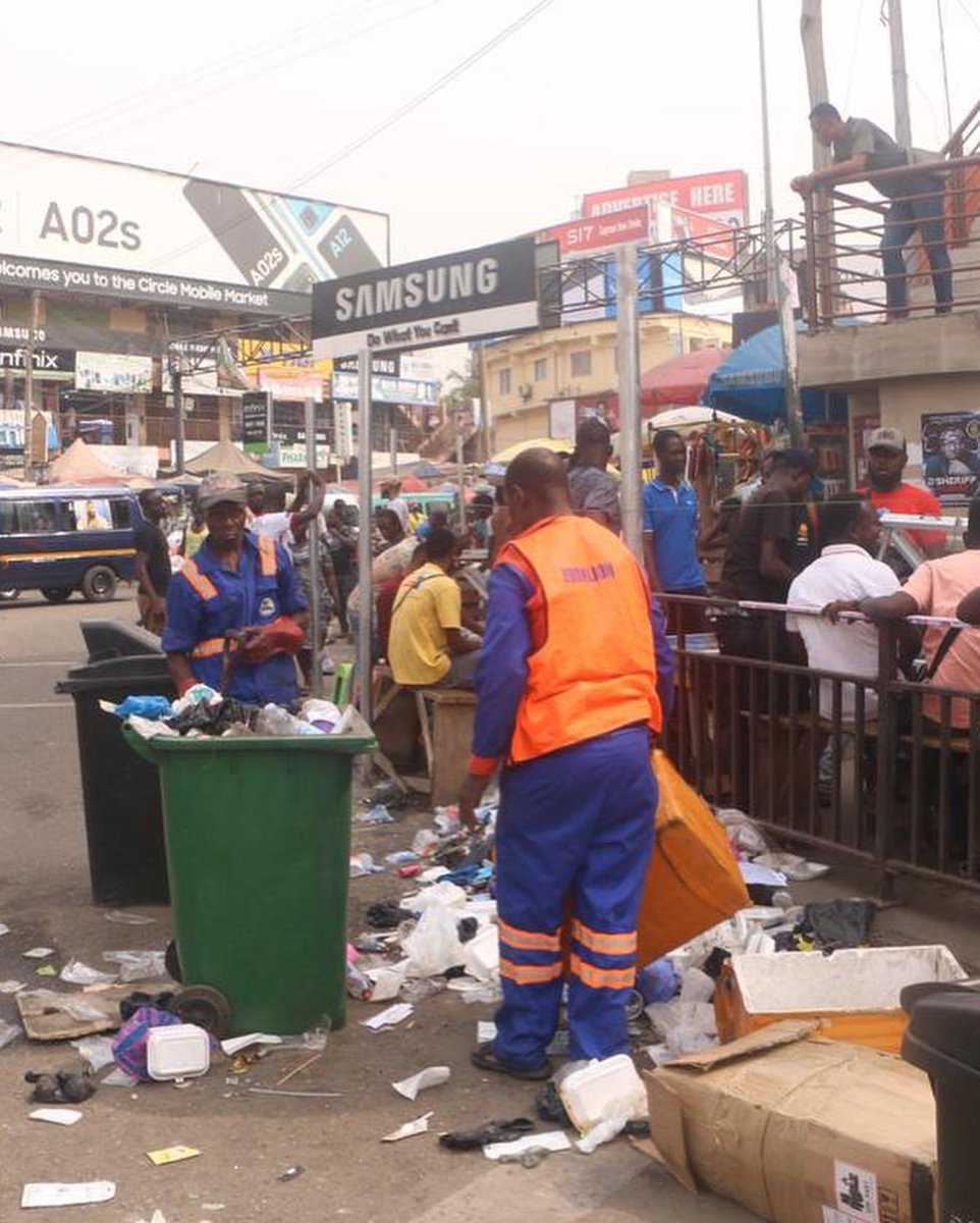 David14716822's tweet photo. Let us all join in..
The fight of cleaning and keeping our surroundings clean..
The time is now..
#CleanYourFrontage
#GetABin
#Zoomlion https://t.co/mbfT8HK13j