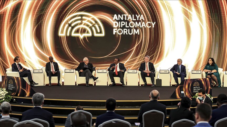 besikkayama's tweet photo. Türkiye'nin arabuluculuğu ile Antalya'da düzenlenen Rusya-Ukrayna-Türkiye üçlü dışişleri bakanları toplantısı, Cumhurbaşkanımız Sn. Recep Tayyip Erdoğan  ‘ın açılış konuşmalarıyla başlamıştır.

“Antalya Diplomasi Forumu”

#MEET4DIPLOMACY
@RTErdogan 
@hakanhanozcan https://t.co/MgyhxPNXrr