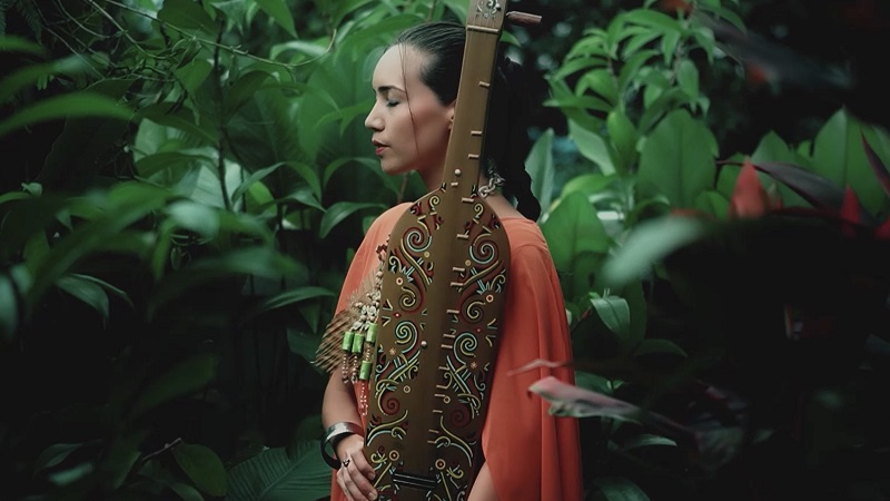 "No one will be left forgotten
From village to city to highland
My neighbour, my brother, my sister
We can build bridges together"

Thank you <a href="/alenamurang/">Alena Murang</a> for your words and music this past #WorldCancerDay. 🎶 #CloseTheCareGap

➡️musicpressasia.com/2022/03/09/ale…