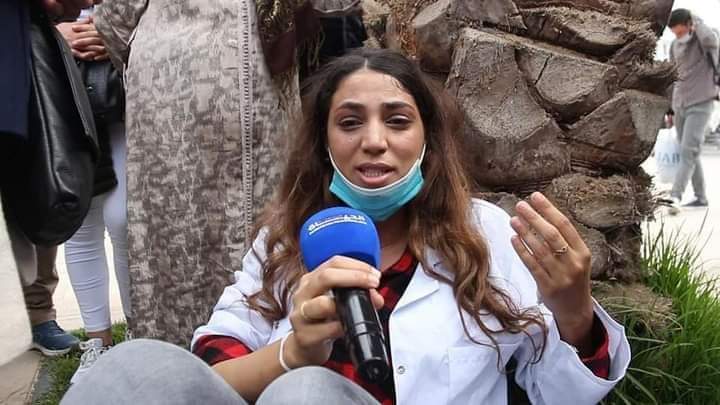 SRaissoni's tweet photo. اتهمت رجل شرطة بالتحرش بها، 
تم الحكم عليها بثلاثة أشهر نافذة.. 

#الله_الله_يا_بابا_دولة_هاذي_ولا_غابة https://t.co/81Ex8KywI1 https://t.co/Gn7aEdHsQl