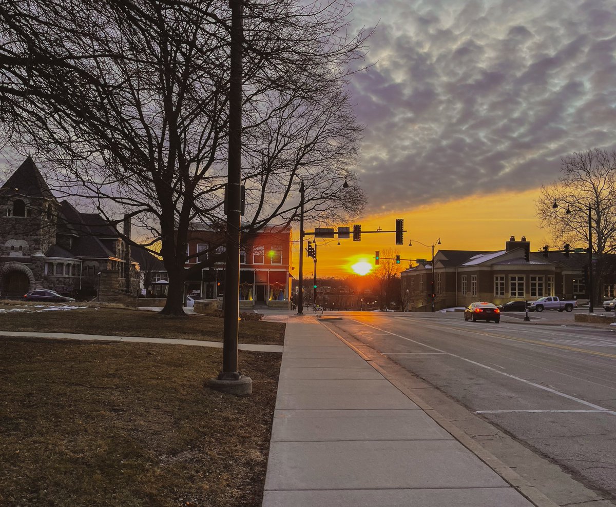 BataviaParkDist's tweet photo. Good morning, Batavia! 🌞 #Bataviail #sunrise #BataviaParks https://t.co/lcT328cvJG