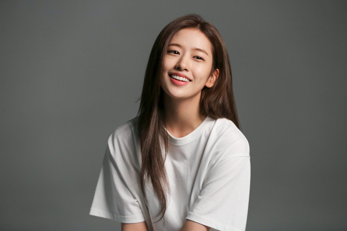 yujinniehour's tweet photo. happy 100 days with ive yujin!
#IVEDEBUT100DAYS https://t.co/ZSpgFYzyar