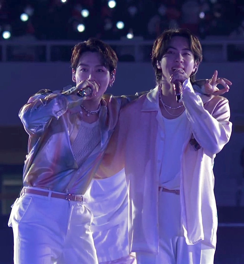 jinkookgallery's tweet photo. look at them 🥲 https://t.co/Q1MzUrCP51