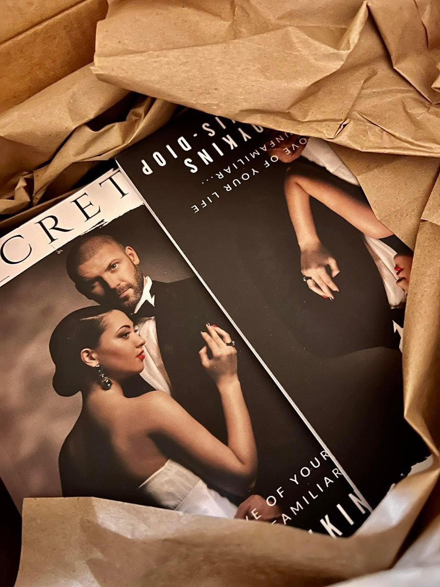 BIZBoost's tweet photo. Books made it in time for book signing… Let’s go🗣🔥 JOIN @CaronaDavisDiop 💎 2 April 2022 🗓 #AUTHOR MEET &amp; GREET 🙌🏻  North County Branch Library, NJ 🕊

👇🏻👇🏻
https://t.co/raSvQ781ji

#BIZBoost 🚀 #caronadavisdiop #Storytelling #newjersey #novel #Entrepreneur #DiopProductions https://t.co/Gq0Ha0Viv1