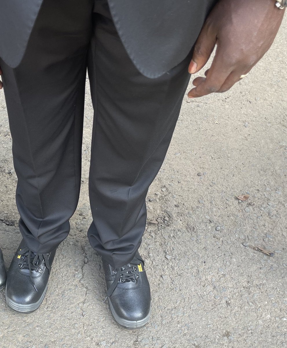 Huyu ni fundi mgani? The person who guesses correctly will receive a present <a href="/NelsonHavi/">Nelson Havi SC</a> <a href="/MajimboAG/">MAJIMBO GEORGIADIS</a> <a href="/ahmednasirlaw/">Ahmednasir Abdullahi SC</a> <a href="/ProfOjiendaTom/">Senator.Prof. Tom Ojienda SC</a>